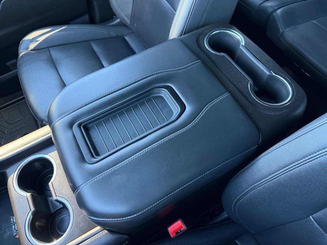 2023 Chevrolet Suburban LT - Image 27