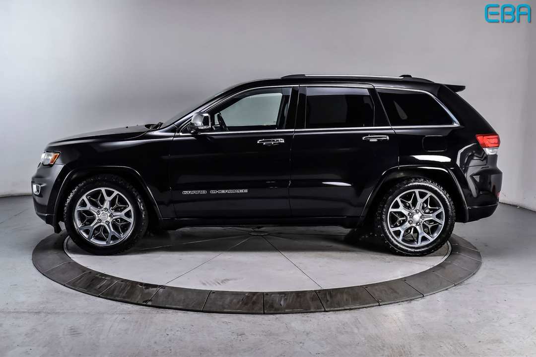 2021 Jeep Grand Cherokee Overland - Image 3