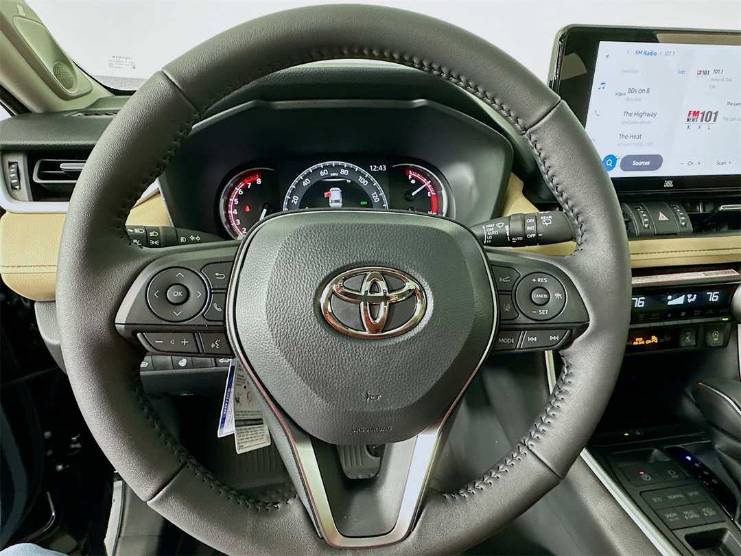 2025 Toyota Rav4 XLE Premium - Image 11