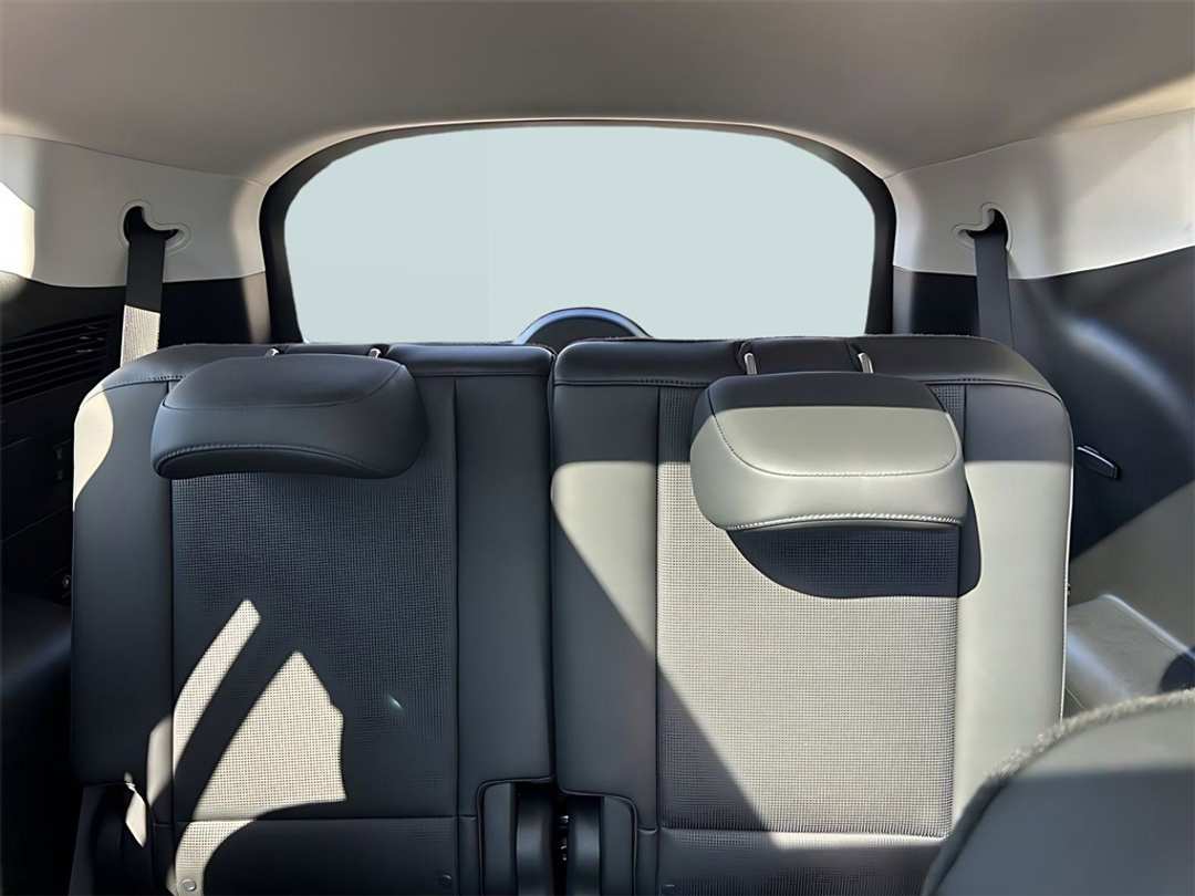 2026 Hyundai Ioniq 9 Performance Limited - Image 27