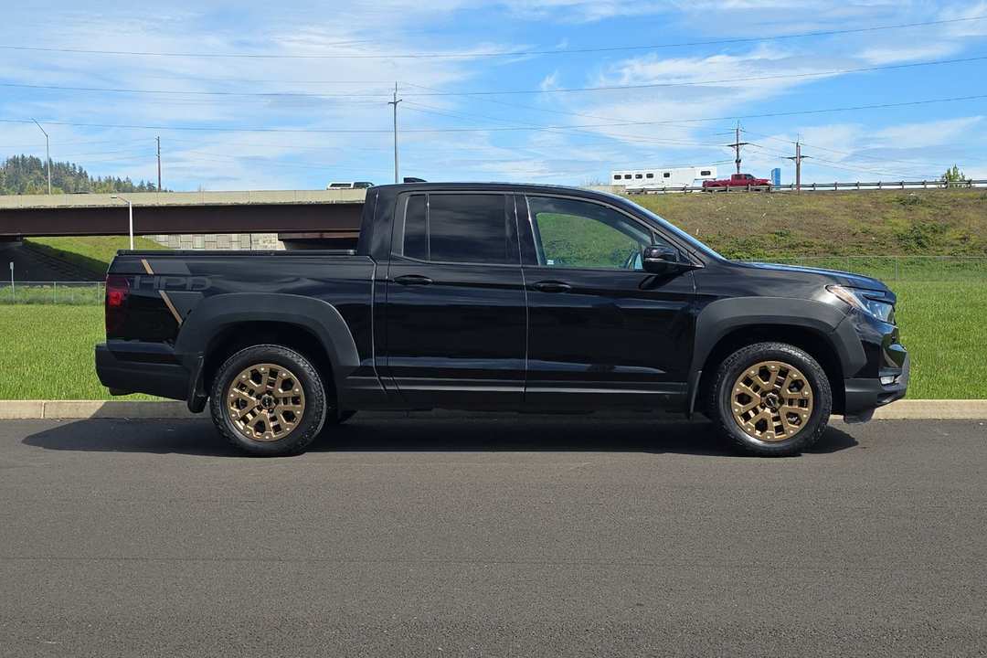2022 Honda Ridgeline Black Edition - Image 2