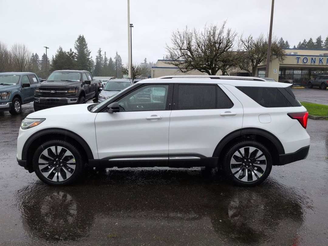 2026 Ford Explorer Platinum - Image 2