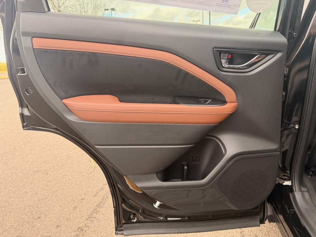 2026 Subaru Forester Touring - Image 17