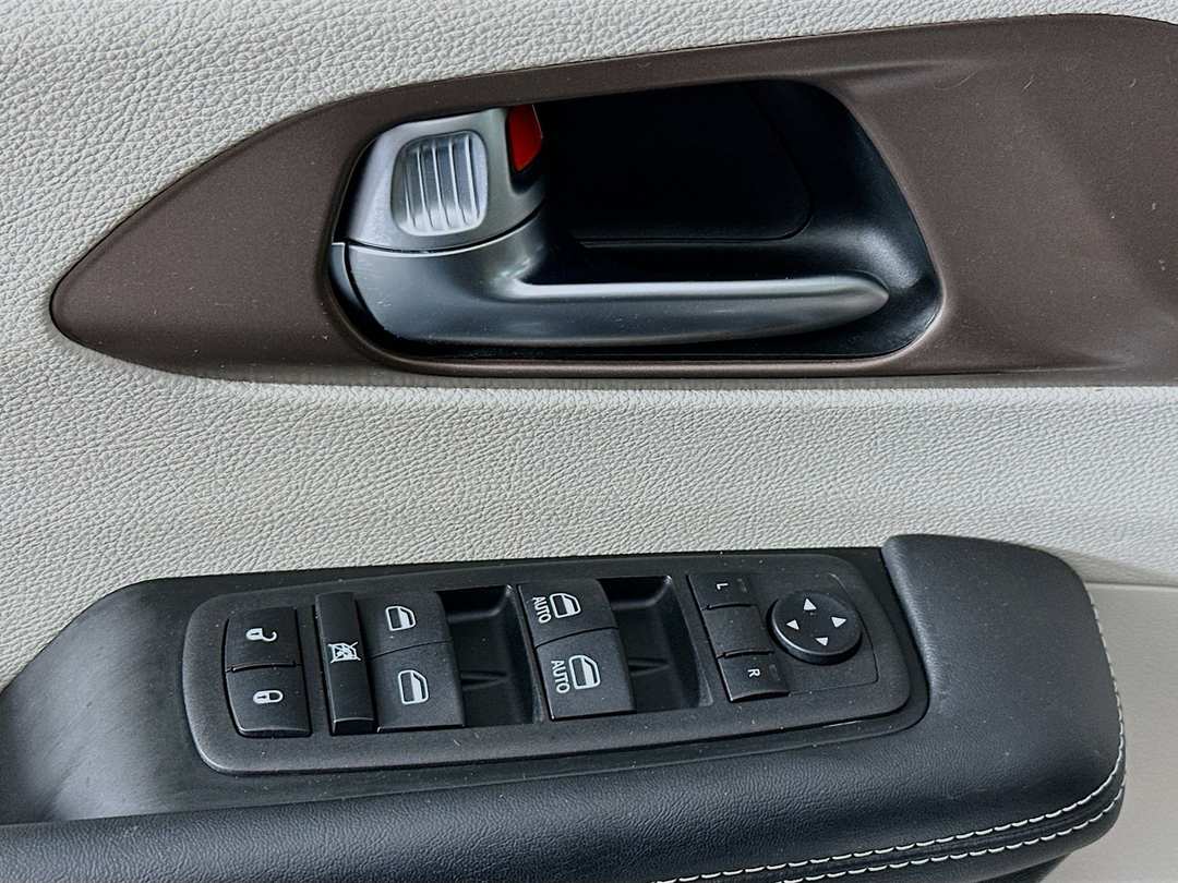 2023 Chrysler Voyager LX - Image 18