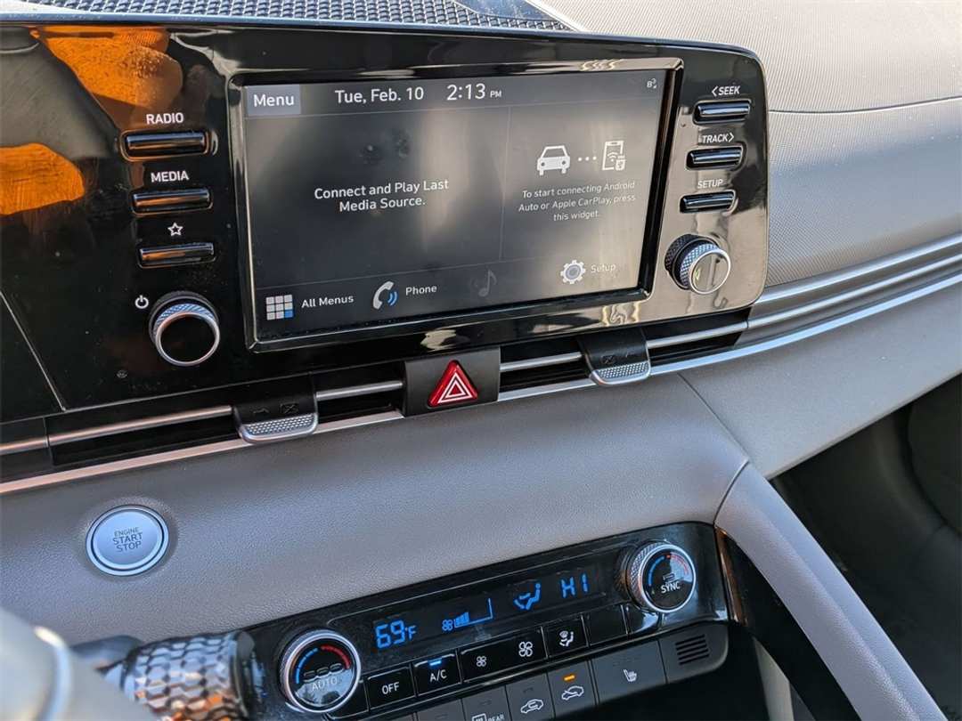 2022 Hyundai Elantra SEL - Image 18