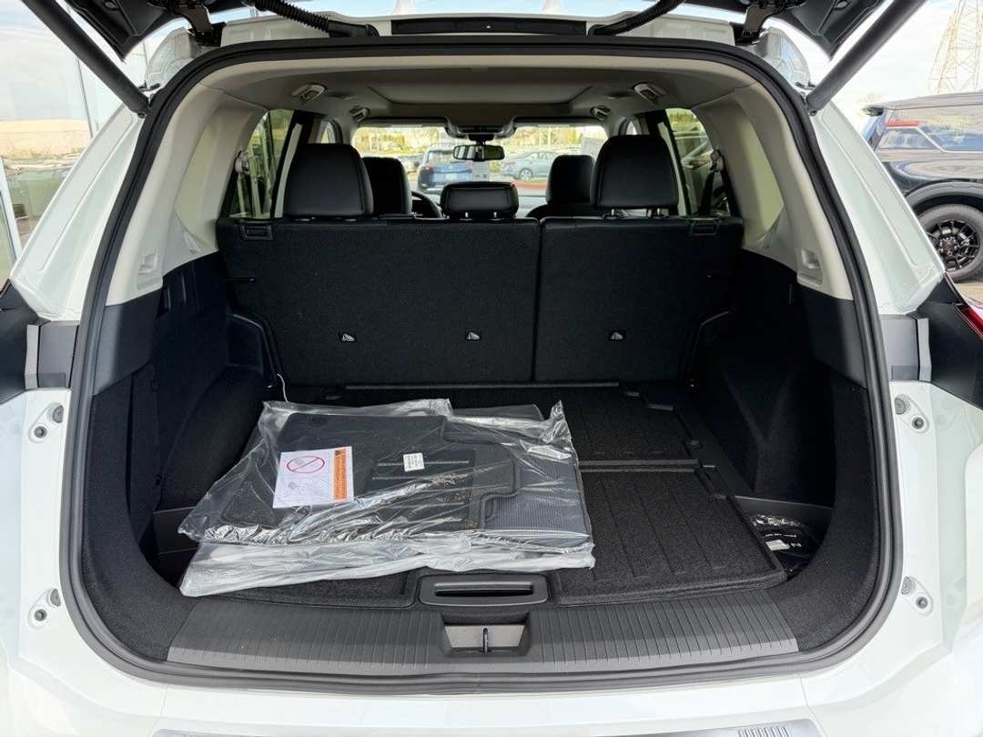 2026 Nissan Rogue Platinum - Image 10