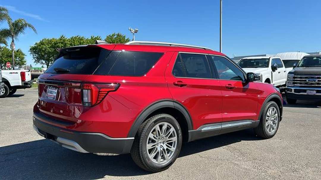 2026 Ford Explorer Platinum - Image 3