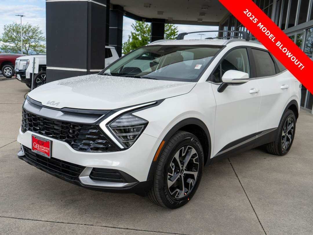 2025 Kia Sportage EX - Image 3