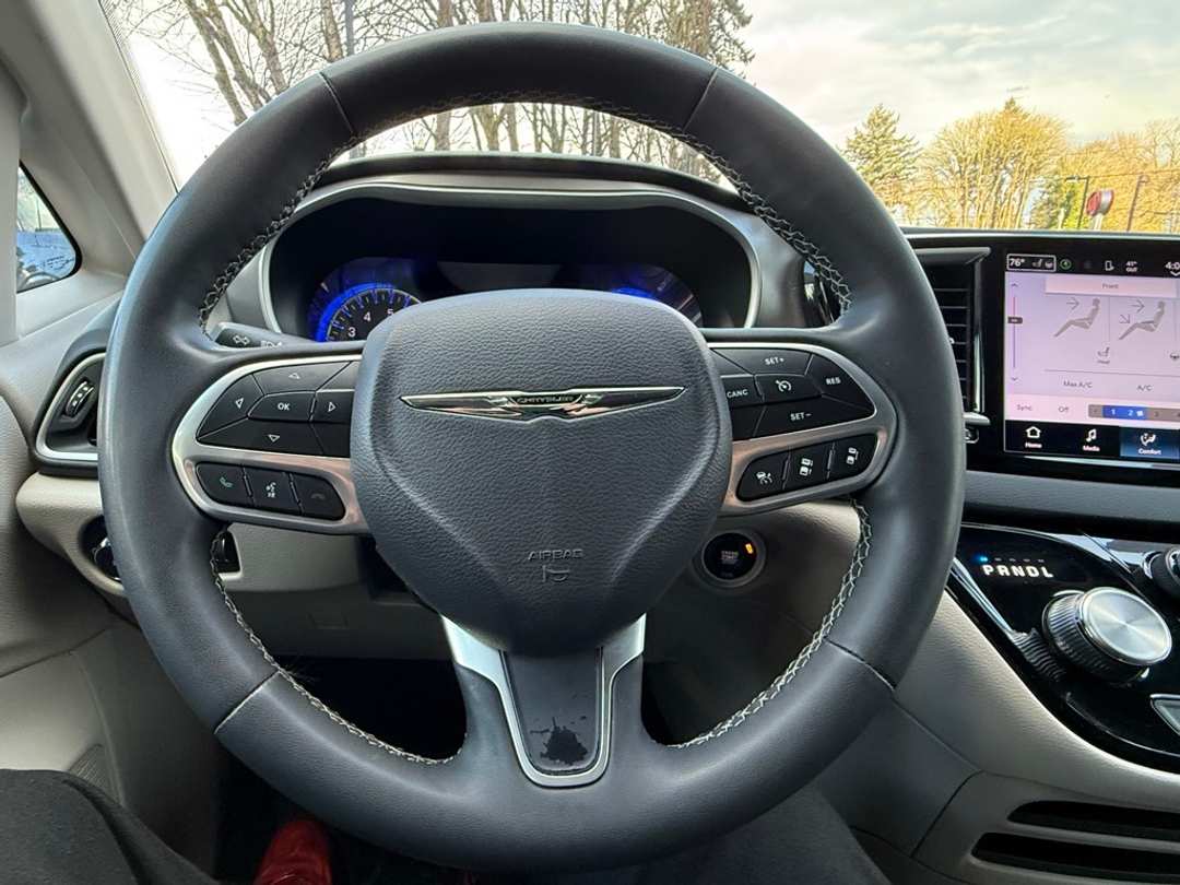 2023 Chrysler Pacifica Touring L - Image 34