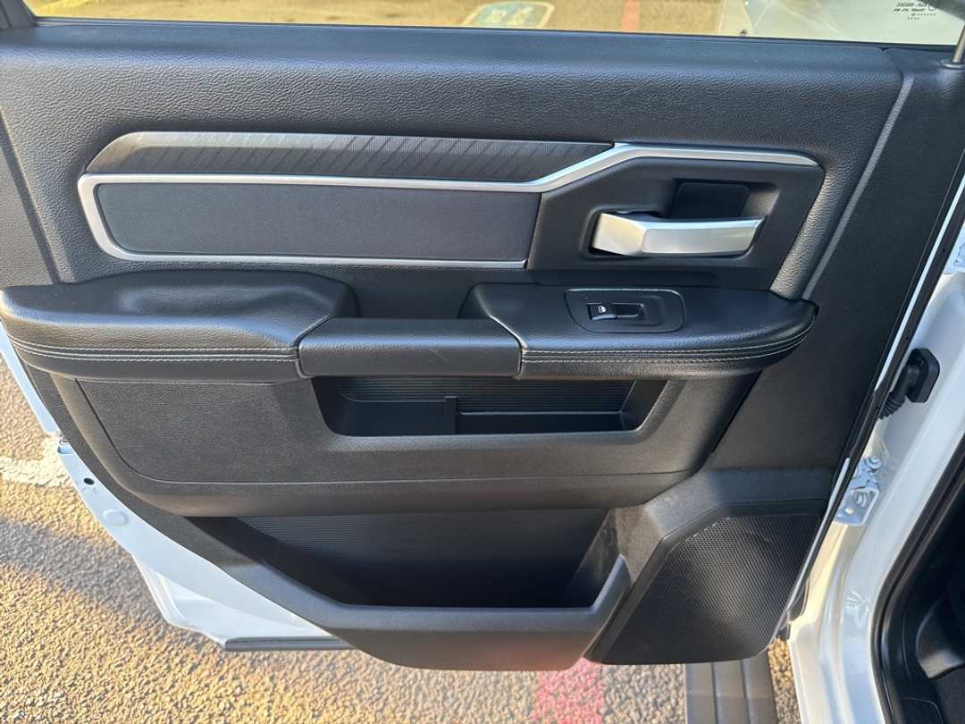 2025 Ram 2500 Big Horn - Image 24