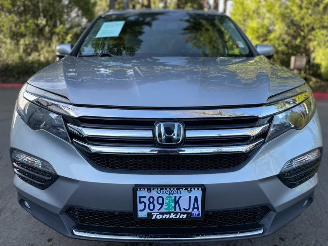 2017 Honda Pilot Touring - Image 10