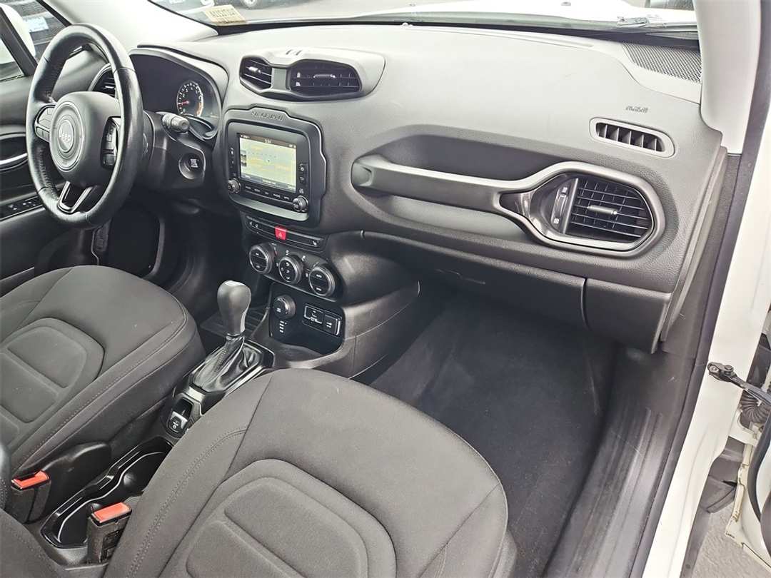 2017 Jeep Renegade Altitude - Image 29