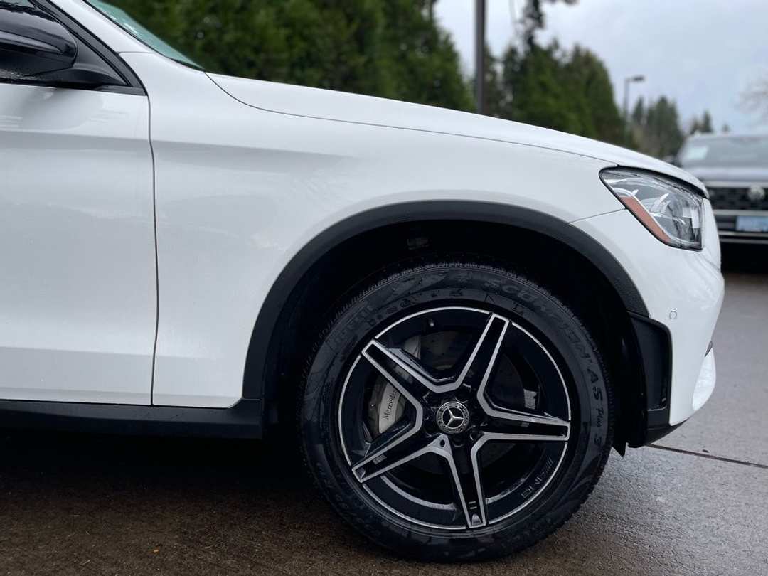 2022 Mercedes-Benz GLC GLC 300 - Image 2