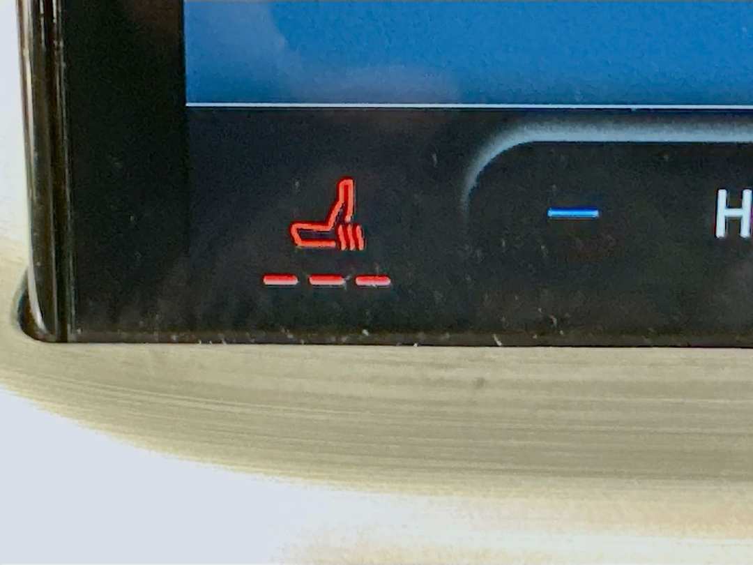 2025 Ford Escape Platinum - Image 21