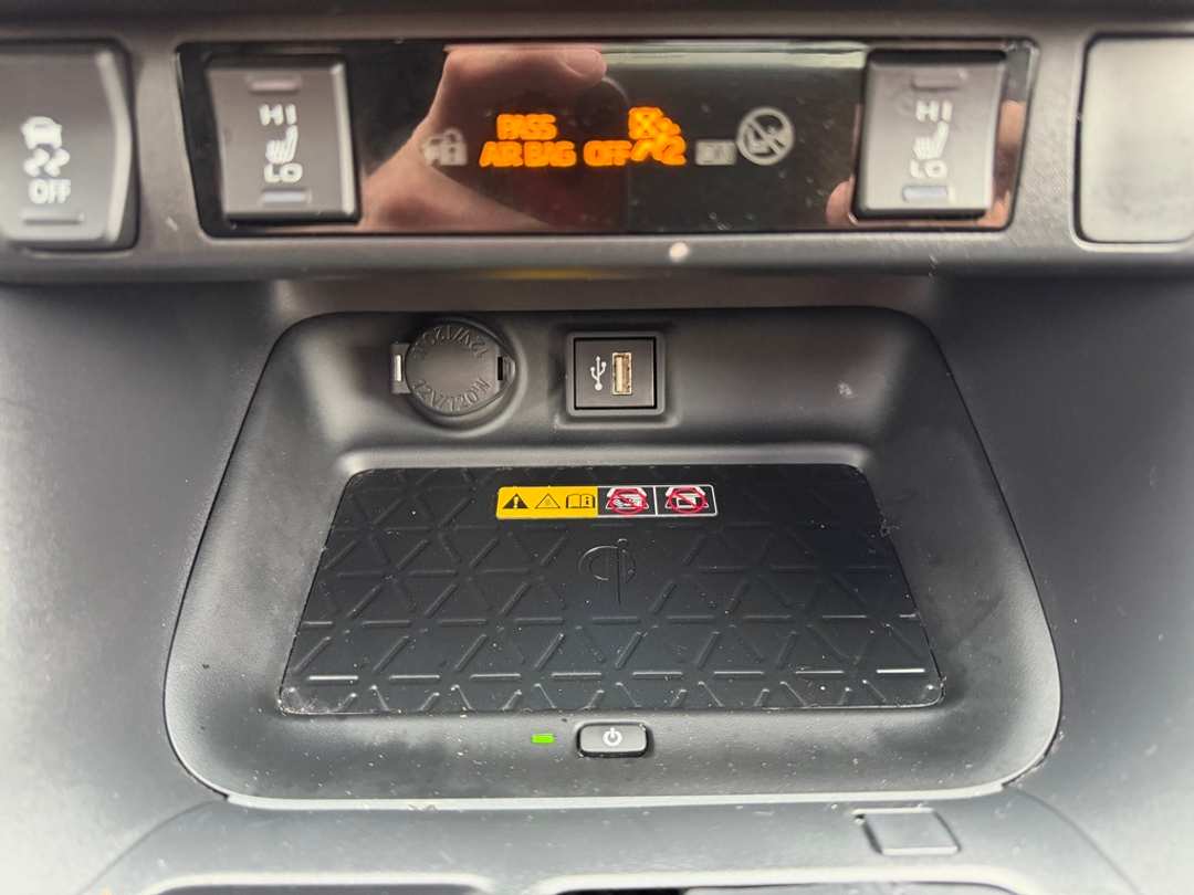 2023 Toyota Rav4 XSE - Image 26