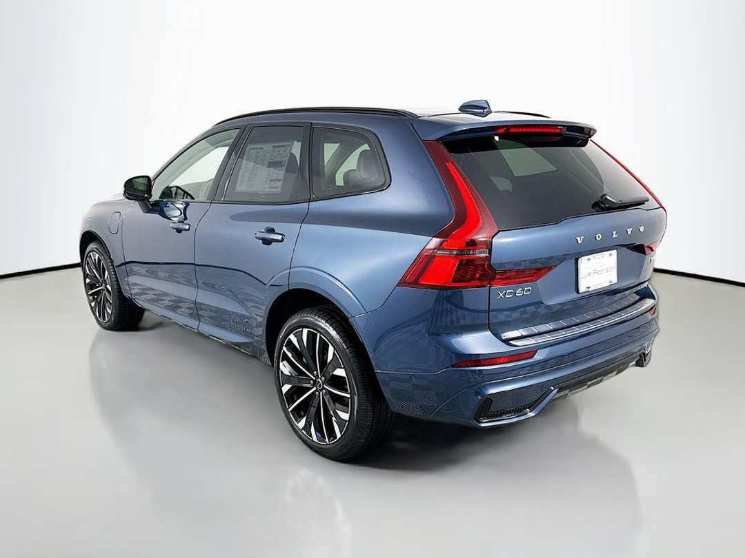 2026 Volvo Xc60 T8 Ultra - Image 3