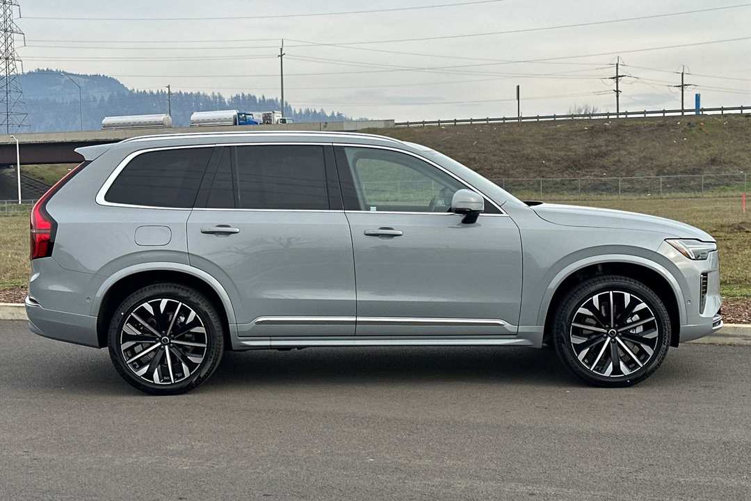 2026 Volvo Xc90 T8 Plus - Image 2