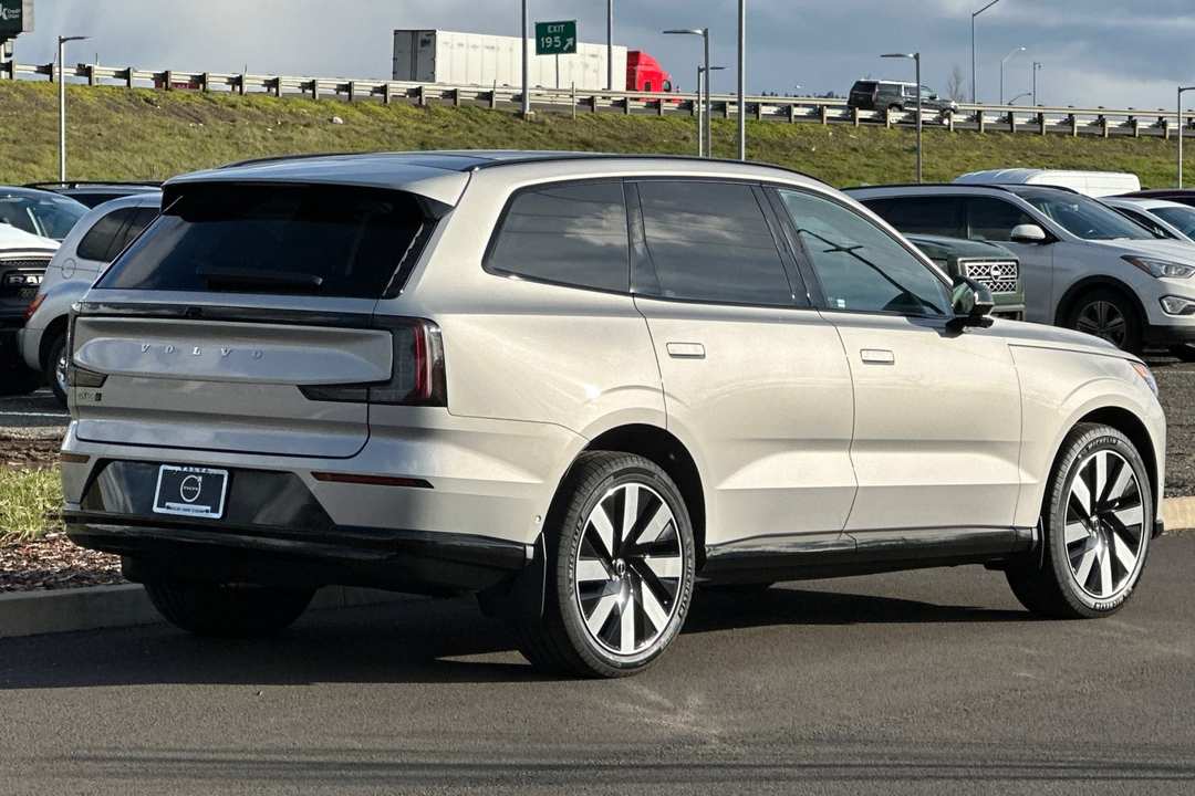 2025 Volvo Ex90 Twin Motor Plus - Image 3