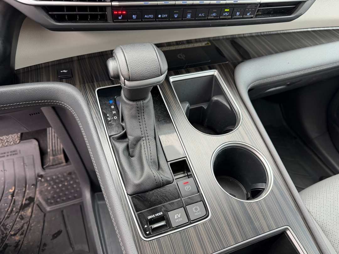 2024 Toyota Sienna Limited - Image 26