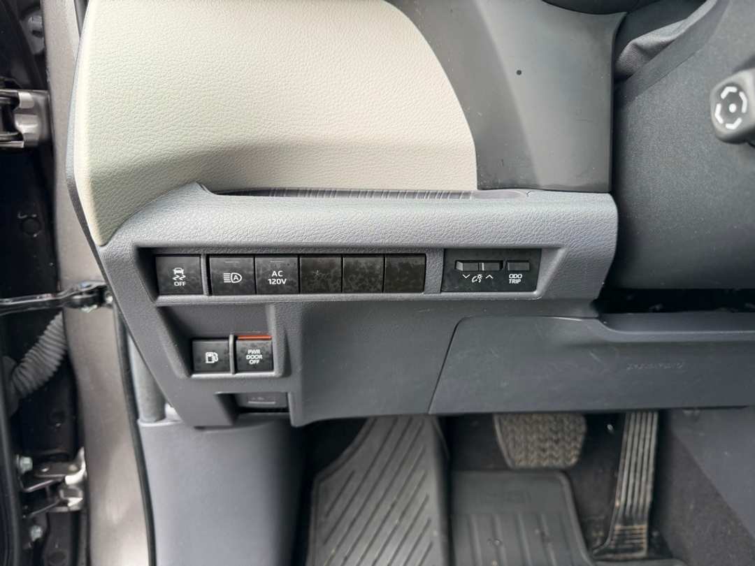 2024 Toyota Sienna Limited - Image 18