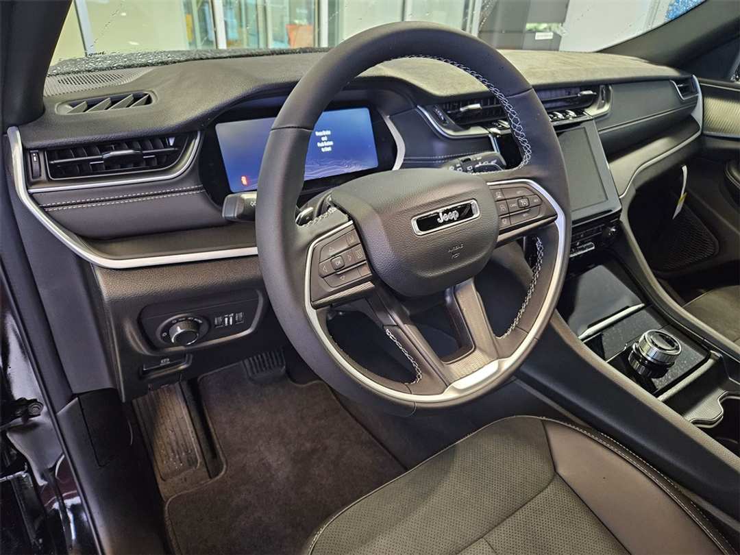 2025 Jeep Grand Cherokee L Altitude X - Image 13