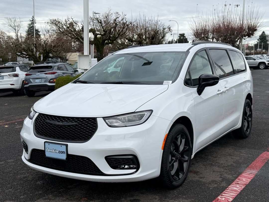 2026 Chrysler Pacifica Select - Image 3