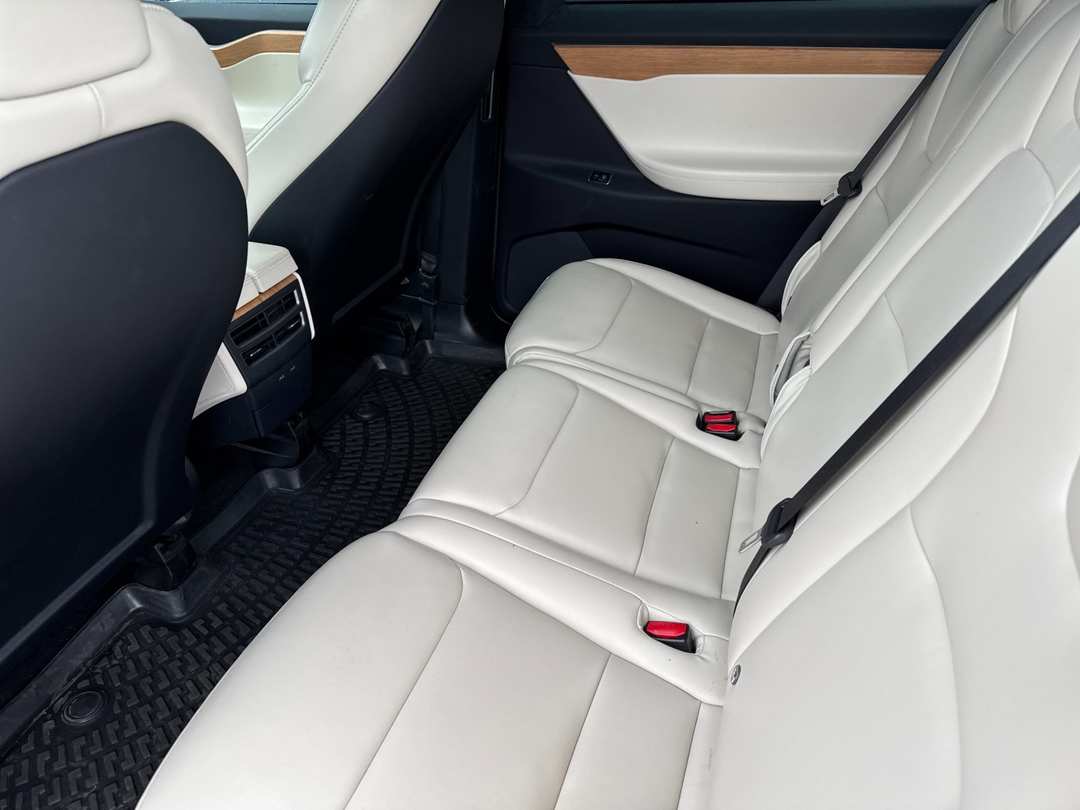 2020 Tesla Model X Long Range - Image 10
