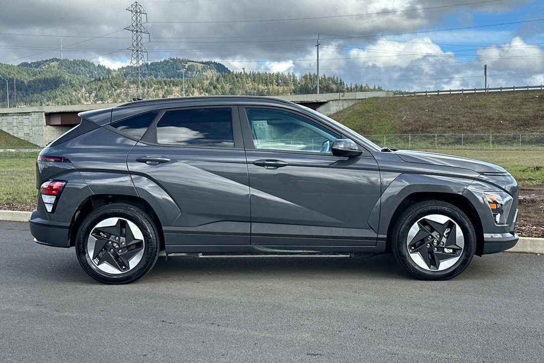2024 Hyundai Kona SEL - Image 2