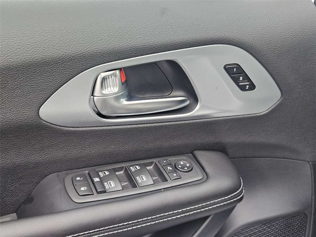 2026 Chrysler Pacifica Limited - Image 11