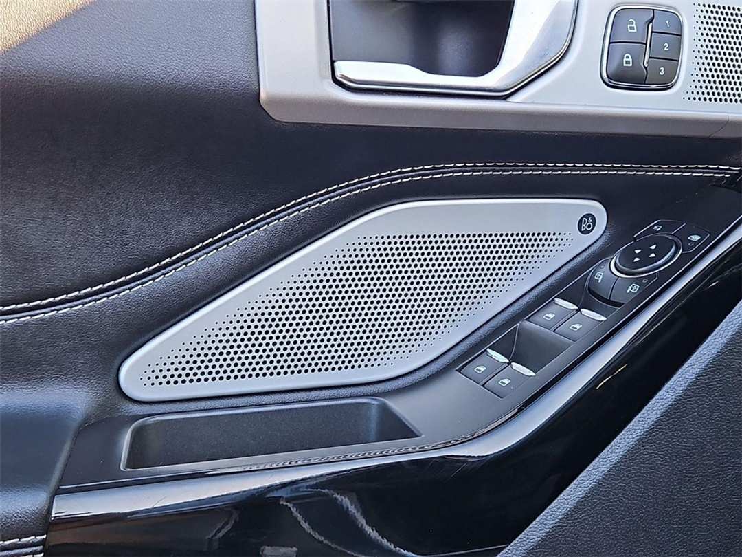 2022 Ford Explorer ST - Image 12
