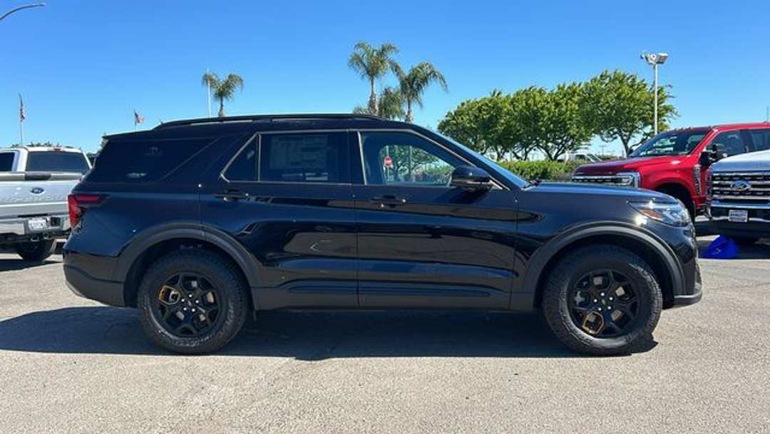 2026 Ford Explorer Tremor - Image 2