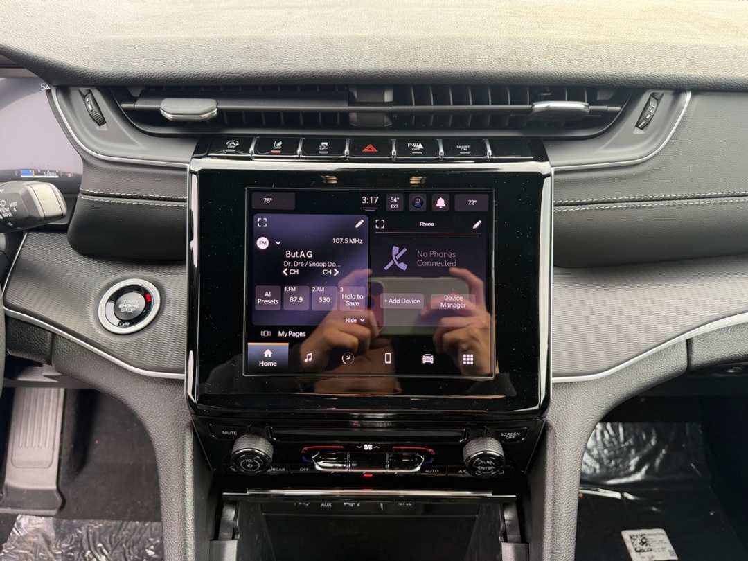 2025 Jeep Grand Cherokee Laredo X - Image 23