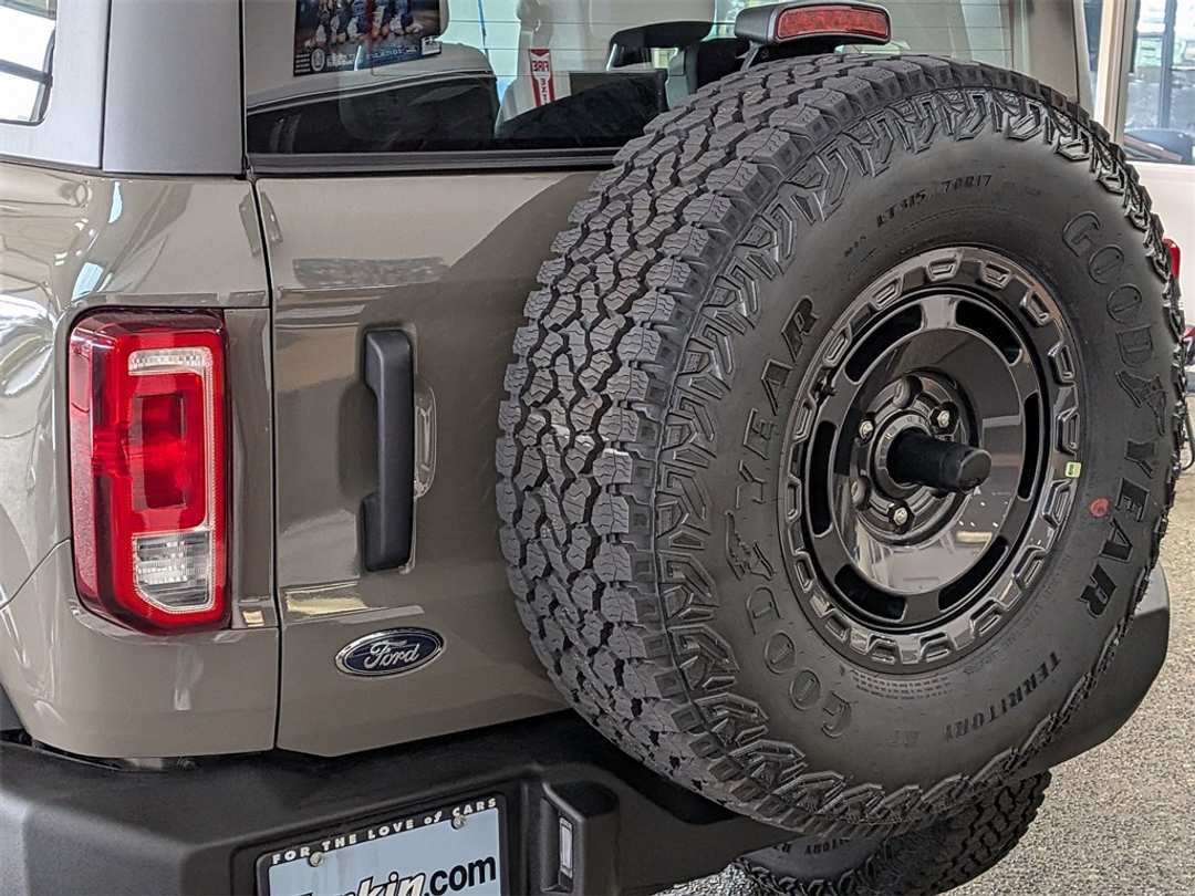 2025 Ford Bronco Base - Image 17