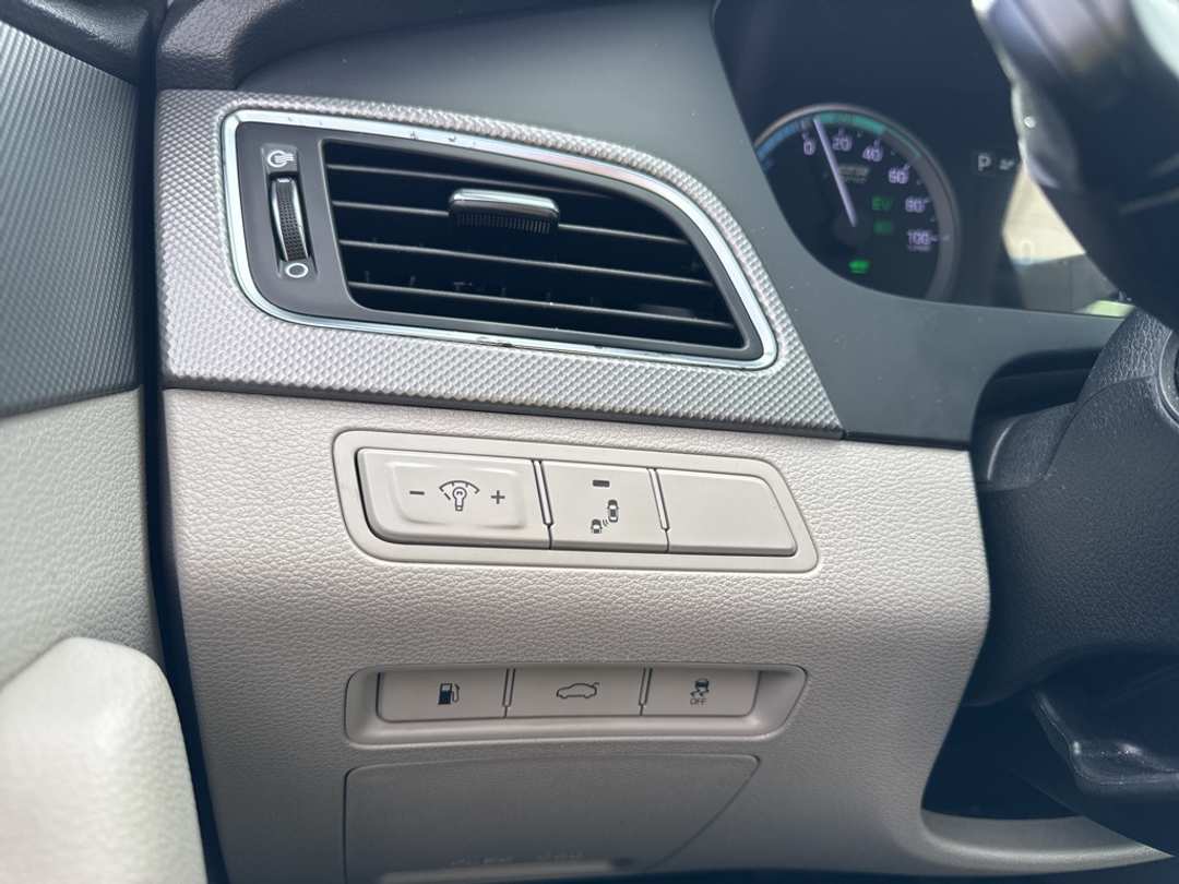 2016 Hyundai Sonata Base - Image 34