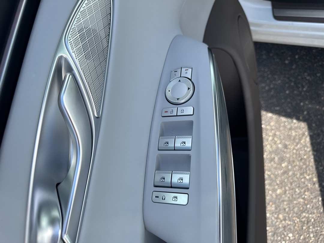 2026 Genesis Electrified Gv70 - Image 16