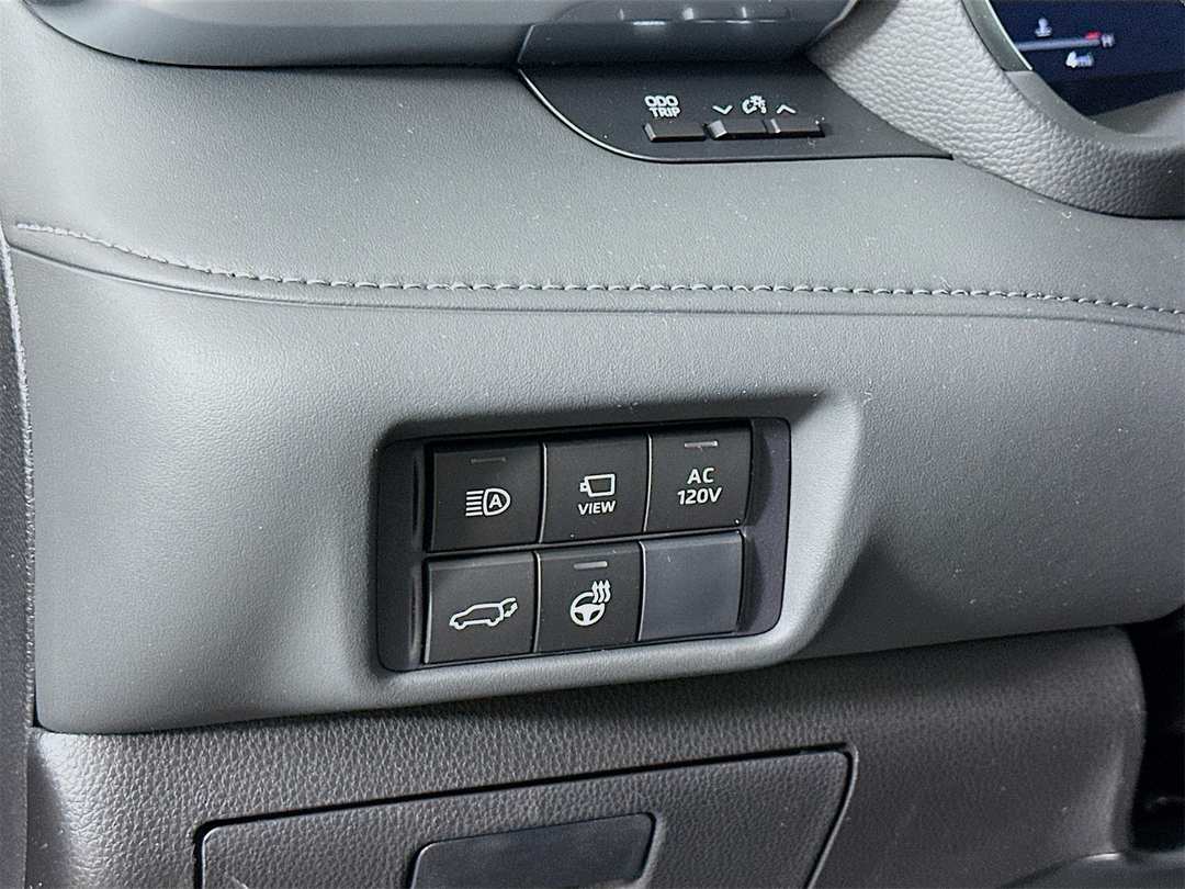 2026 Toyota Highlander Platinum - Image 10