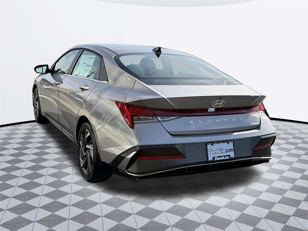 2026 Hyundai Elantra Limited - Image 5