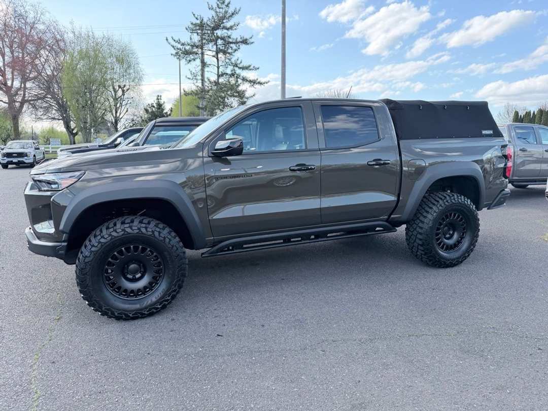 2025 Chevrolet Colorado ZR2 - Image 2