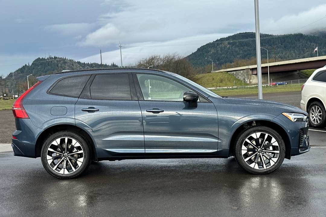 2026 Volvo Xc60 B5 Plus - Image 2