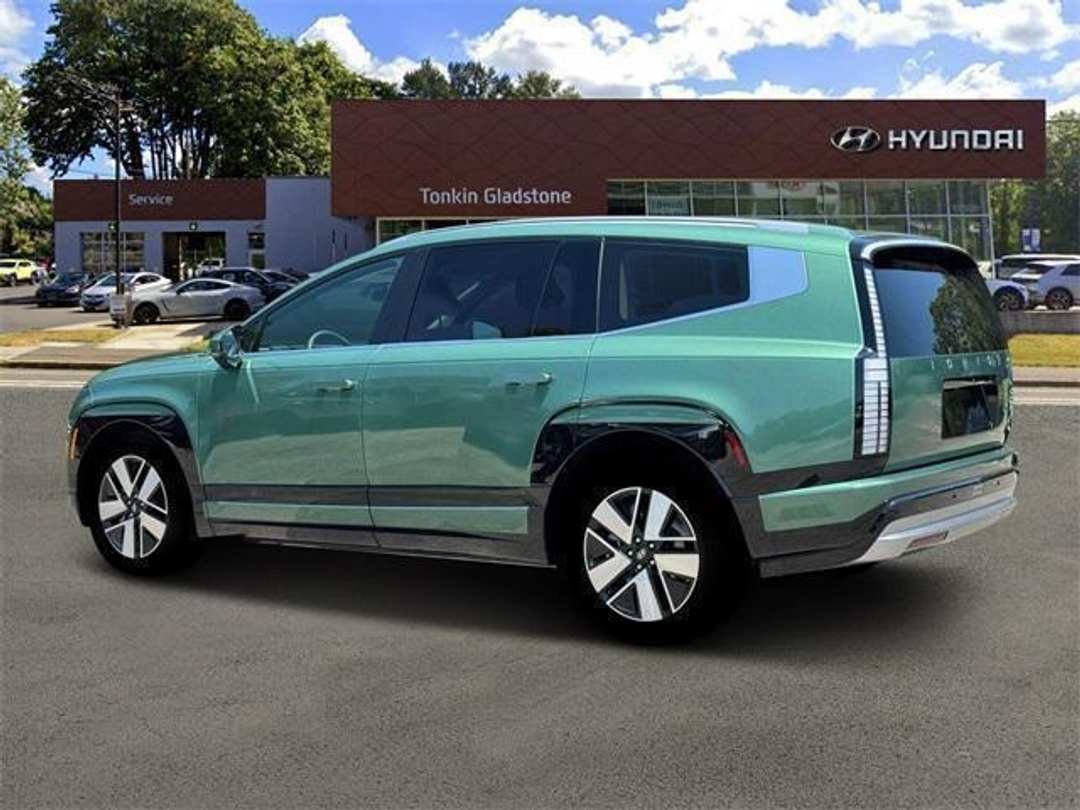 2026 Hyundai Ioniq 9 SEL - Image 4