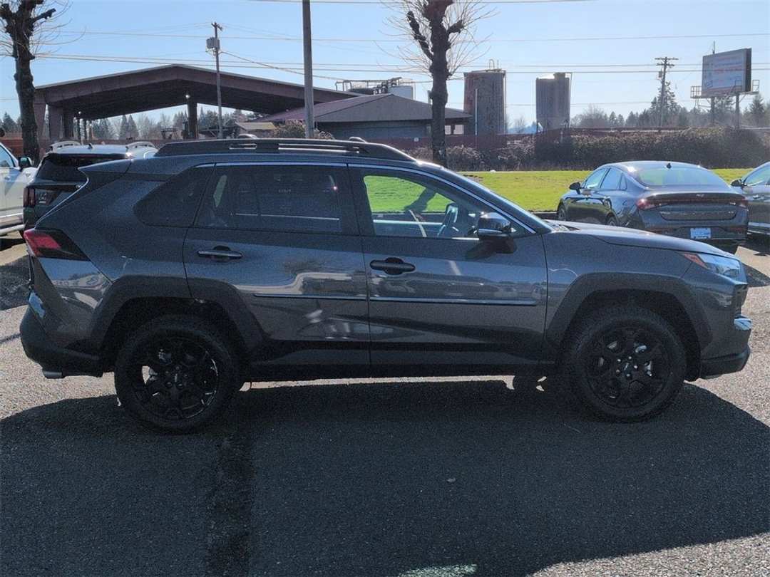 2024 Toyota Rav4 TRD Off Road - Image 6