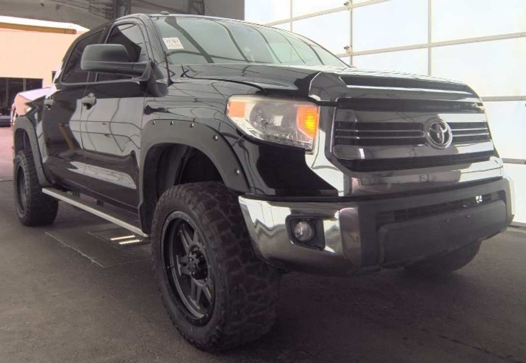 2016 Toyota Tundra SR5 - Image 2