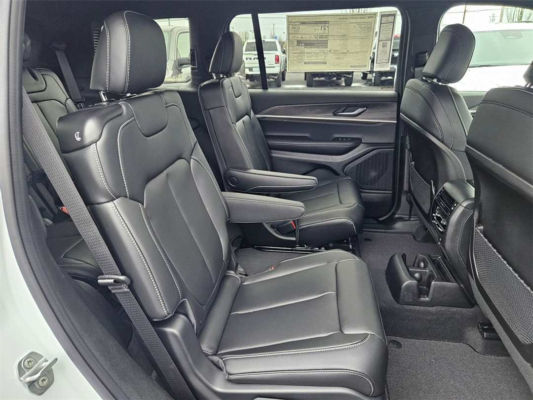 2025 Jeep Grand Cherokee L Limited - Image 35