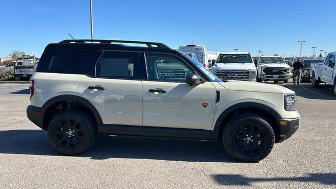 2025 Ford Bronco Sport Badlands - Image 2