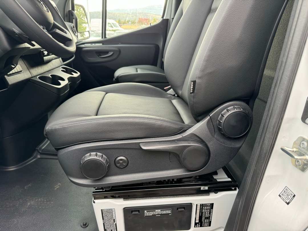 2024 Mercedes-Benz Sprinter 3500 Cargo 170 WB - Image 25