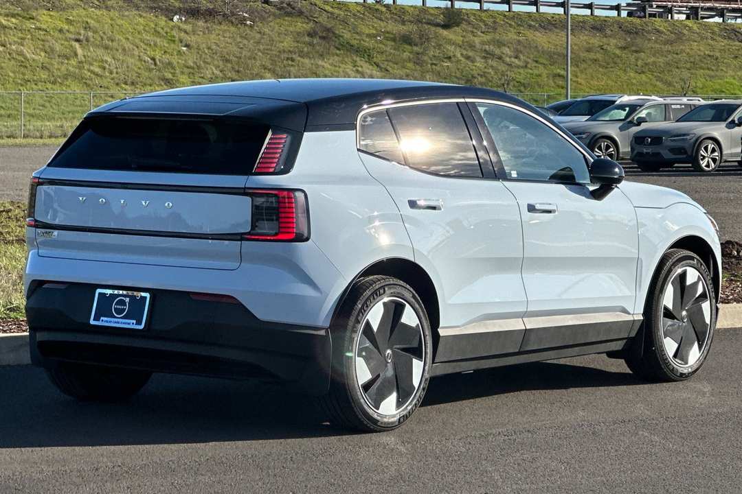 2026 Volvo Ex30 Twin Motor Performance Plus - Image 3