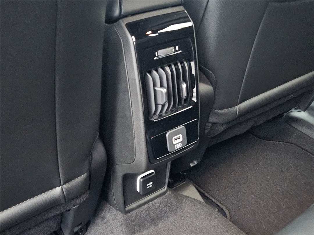 2026 Jeep Compass Latitude - Image 27