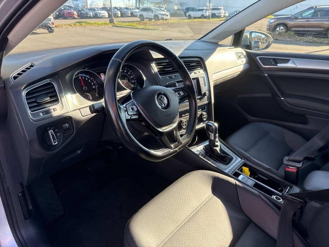 2015 Volkswagen E-Golf SEL Premium - Image 14