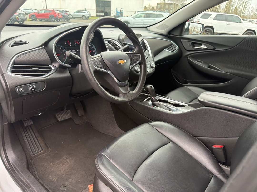 2019 Chevrolet Malibu LT - Image 13