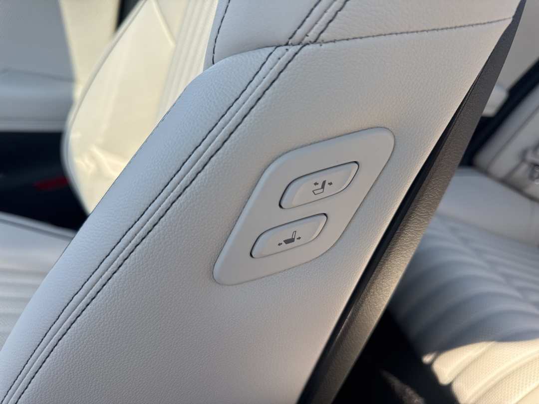 2026 Genesis G70 3.3T Sport Prestige - Image 30